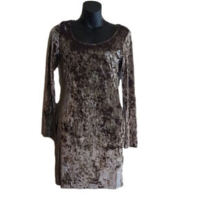 𝅺forever 21 army green colored Voulour  like mini dress. Size medium.Party!!